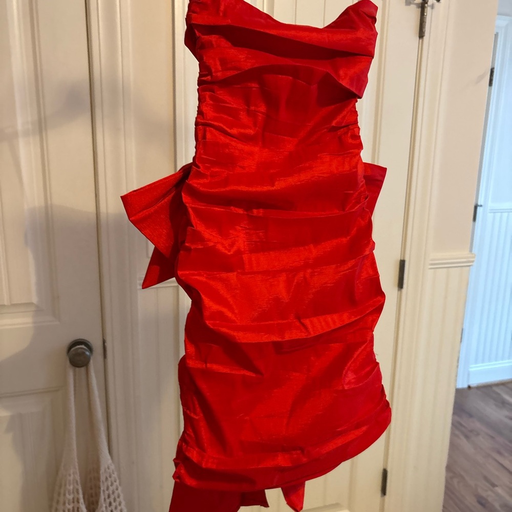 Chic Strapless Red Dress